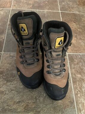Vasque Women’s Brown Leather Hiking Boots
